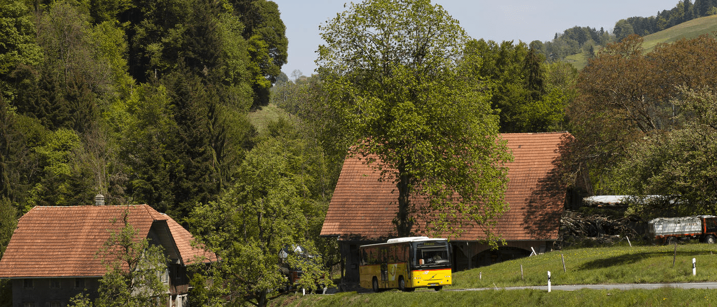 romoos-postauto-1400x600