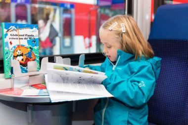 Globi-Express Maedchen mit Buch