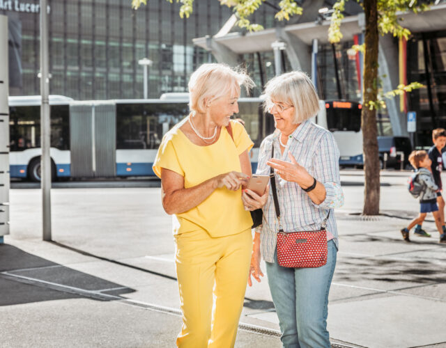 AN_2021-Old-ladies-Bhf-LU-640x500