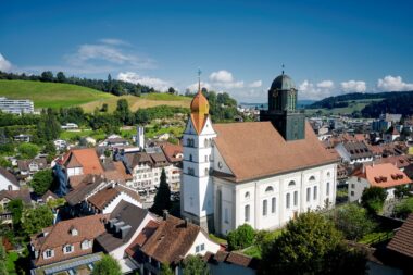 Kultur-Altstadt Willisau-Drohne-Kirche-Beat Brechbuehl-EN-1
